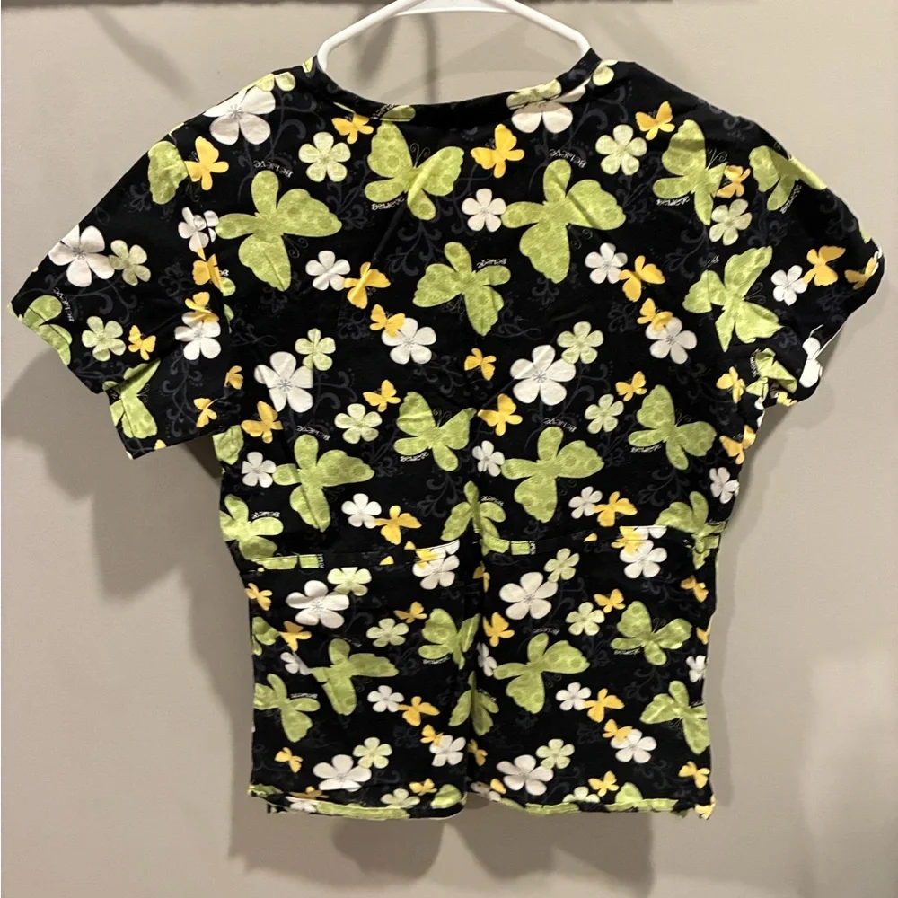 Willow Brook Scrub Top Black, Yellow, Green Women’s Size XS - Picture 3 of 3